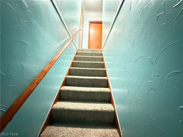 1068 Easton Drive, Akron, OH 44310