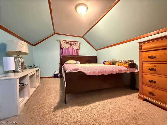 1068 Easton Drive, Akron, OH 44310