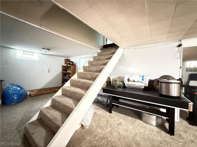 1068 Easton Drive, Akron, OH 44310