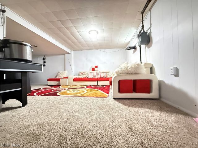 1068 Easton Drive, Akron, OH 44310