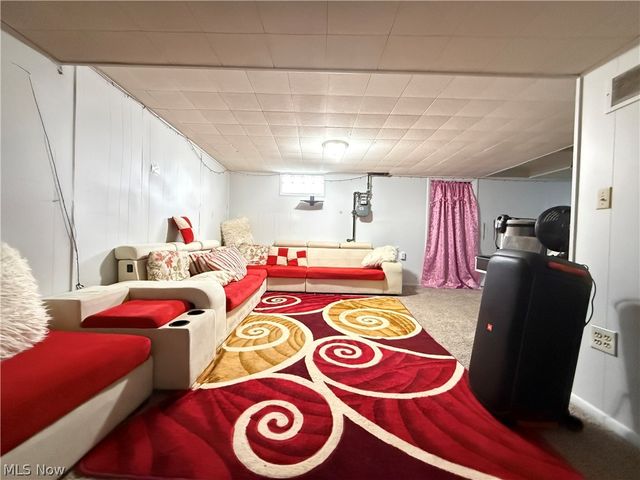 1068 Easton Drive, Akron, OH 44310