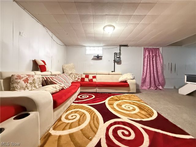 1068 Easton Drive, Akron, OH 44310