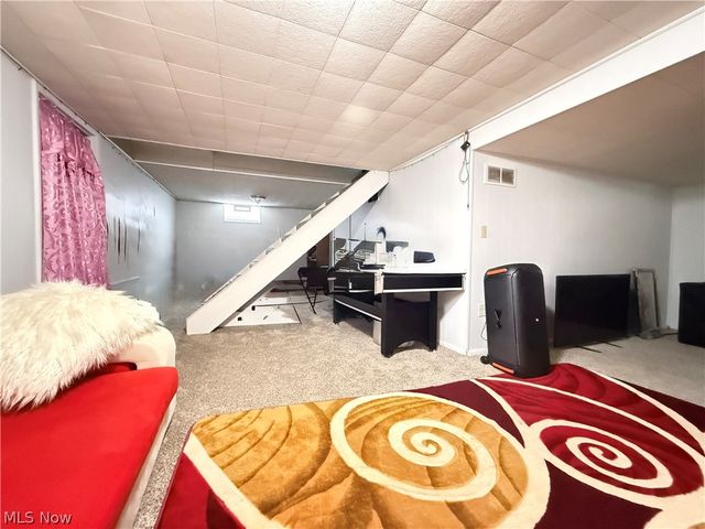 1068 Easton Drive, Akron, OH 44310