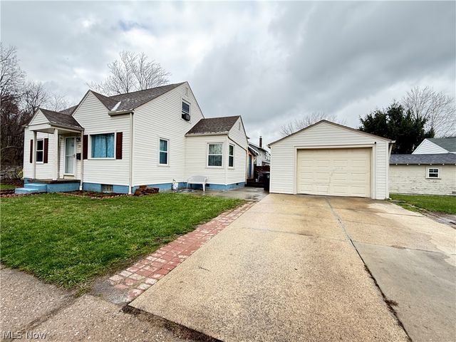 1068 Easton Drive, Akron, OH 44310