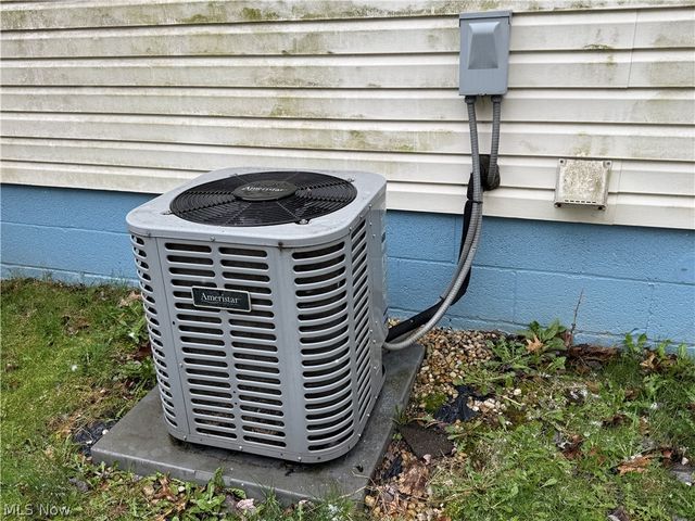 1068 Easton Drive, Akron, OH 44310