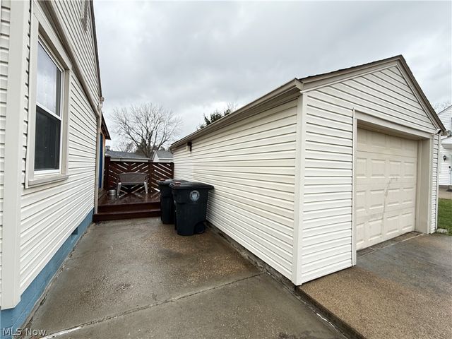 1068 Easton Drive, Akron, OH 44310