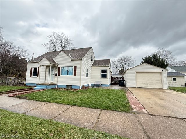 1068 Easton Drive, Akron, OH 44310
