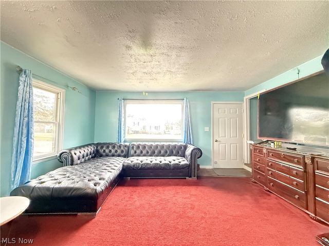 1068 Easton Drive, Akron, OH 44310