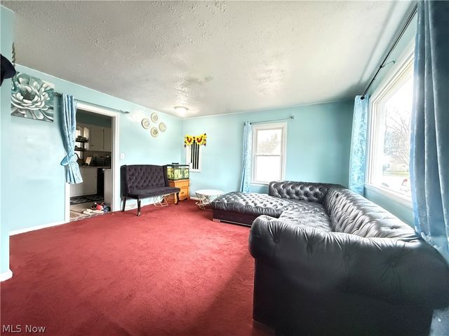 1068 Easton Drive, Akron, OH 44310