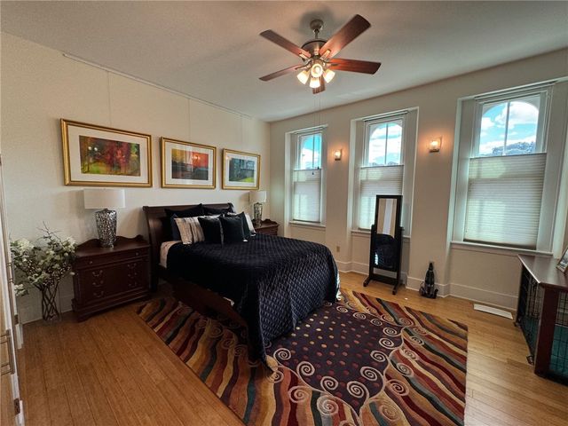 1735 E Carson St, South Side, PA 15203