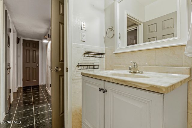 1135 CUBA Drive, El Paso, TX 79915