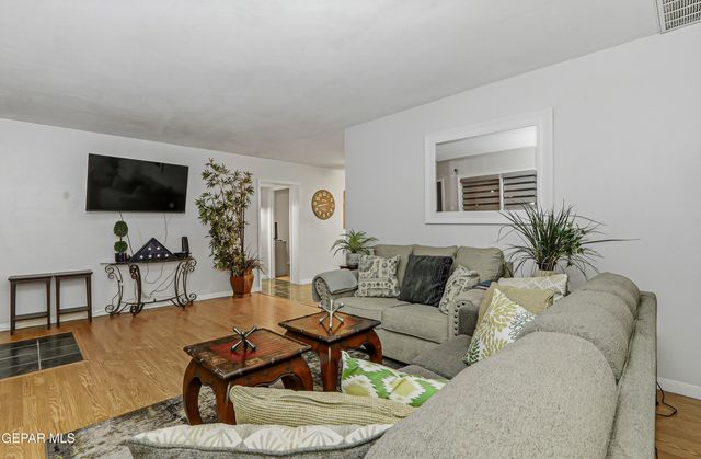 1135 CUBA Drive, El Paso, TX 79915