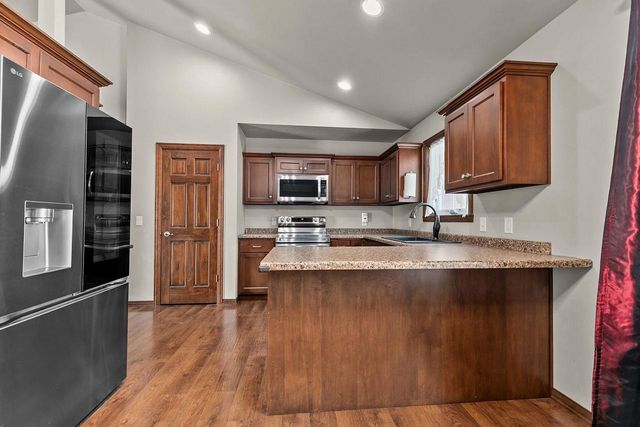 5120 N GALA COURT, Appleton, WI 54913