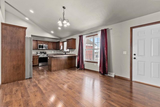 5120 N GALA COURT, Appleton, WI 54913