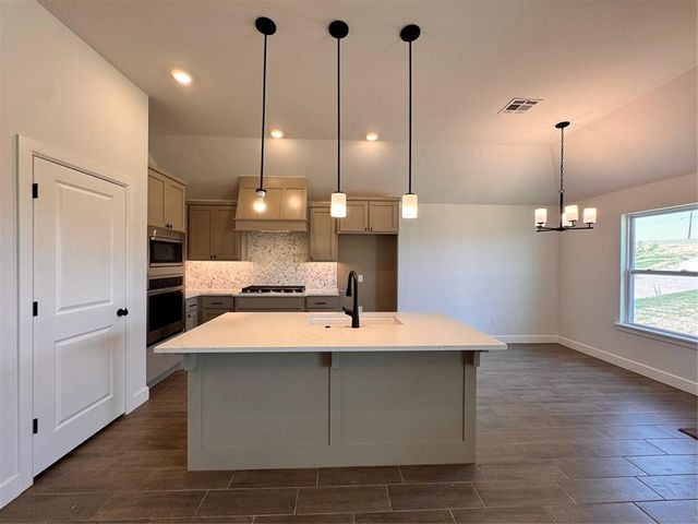 1312 Colonial Avenue, Tuttle, OK 73089