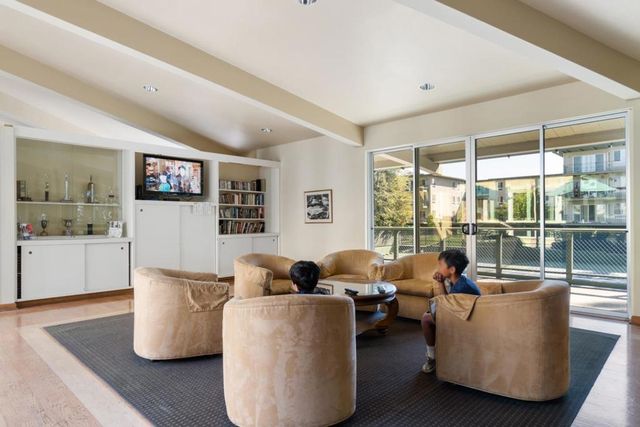 904 Peninsula Avenue 307, San Mateo, CA 94401