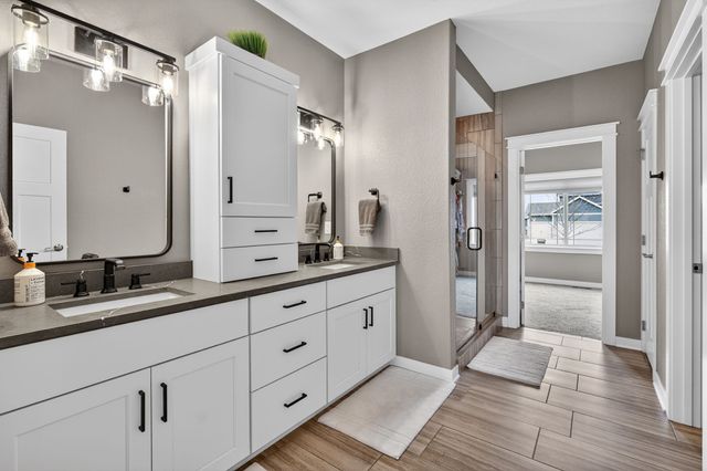 1329 NE 49th Street, Ankeny, IA 50021