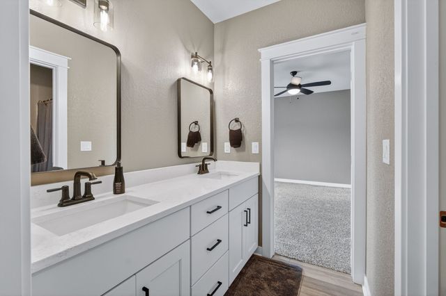 1329 NE 49th Street, Ankeny, IA 50021