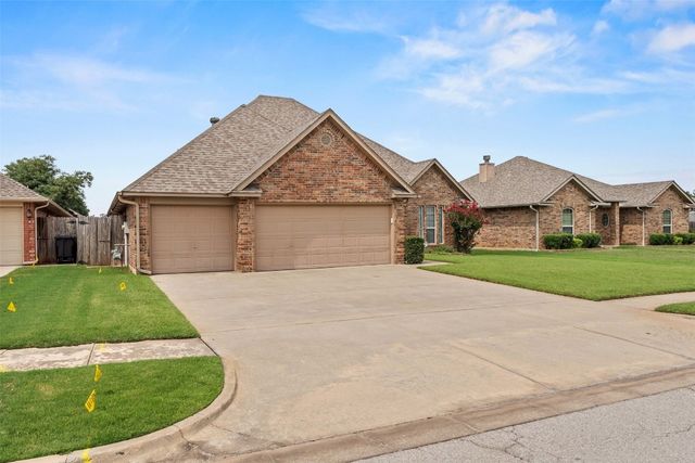 905 SW 41st Street, Moore, OK 73160