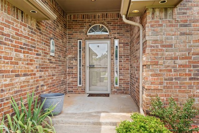 905 SW 41st Street, Moore, OK 73160