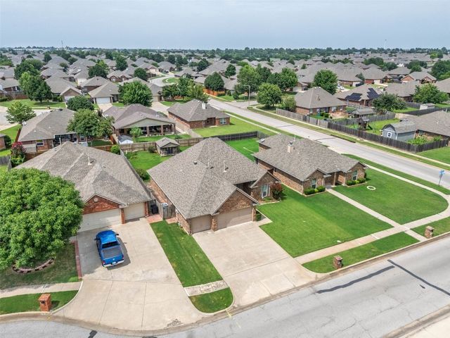 905 SW 41st Street, Moore, OK 73160