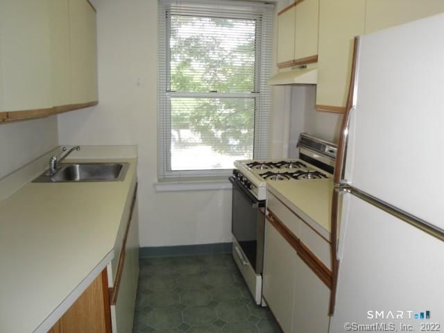 138 Woodside Green 2C, Stamford, CT 06905