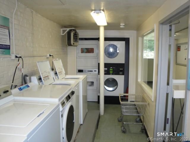 138 Woodside Green 2C, Stamford, CT 06905