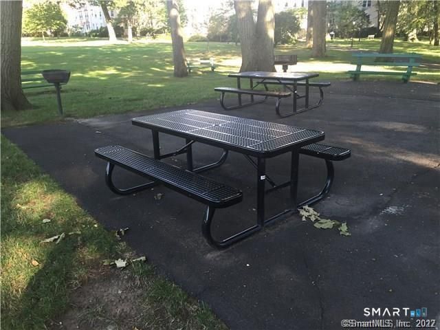 138 Woodside Green 2C, Stamford, CT 06905