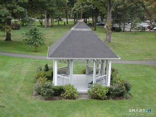 138 Woodside Green 2C, Stamford, CT 06905
