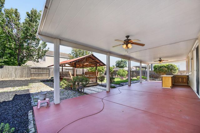 9837 LOIS STILTNER Ct, Elk Grove, CA 95624