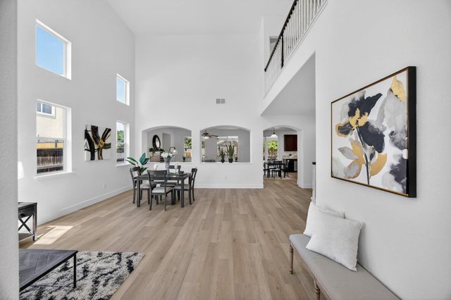 9837 LOIS STILTNER Ct, Elk Grove, CA 95624
