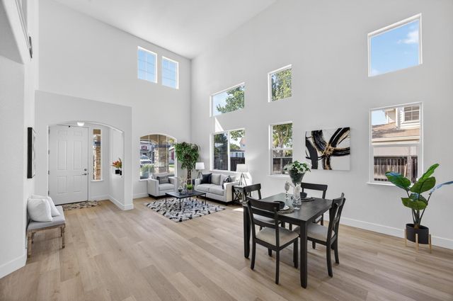 9837 LOIS STILTNER Ct, Elk Grove, CA 95624
