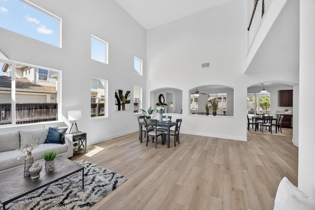 9837 LOIS STILTNER Ct, Elk Grove, CA 95624