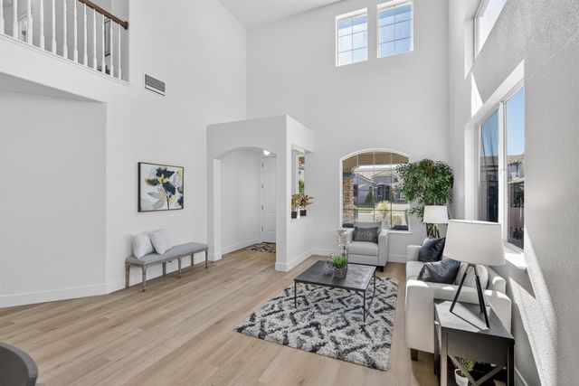 9837 LOIS STILTNER Ct, Elk Grove, CA 95624