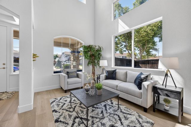 9837 LOIS STILTNER Ct, Elk Grove, CA 95624