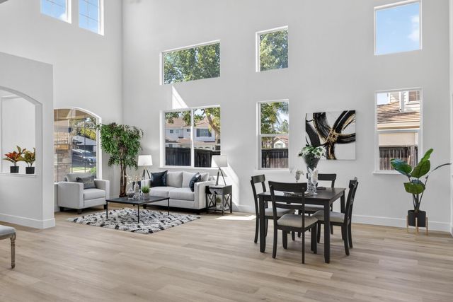 9837 LOIS STILTNER Ct, Elk Grove, CA 95624
