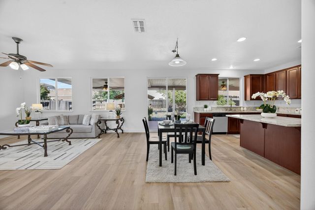 9837 LOIS STILTNER Ct, Elk Grove, CA 95624