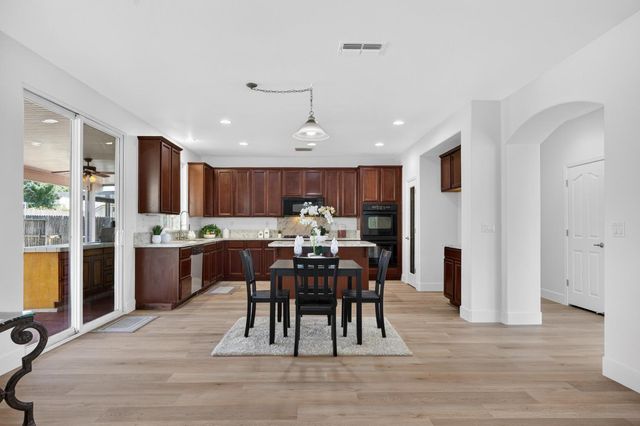 9837 LOIS STILTNER Ct, Elk Grove, CA 95624