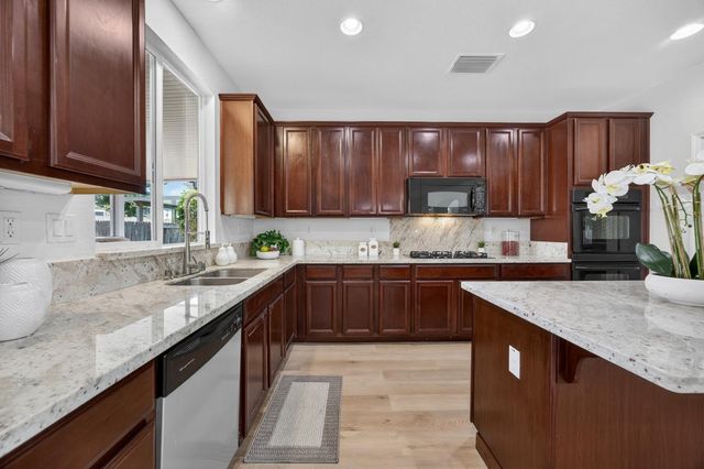 9837 LOIS STILTNER Ct, Elk Grove, CA 95624