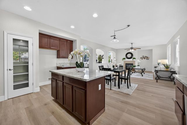 9837 LOIS STILTNER Ct, Elk Grove, CA 95624