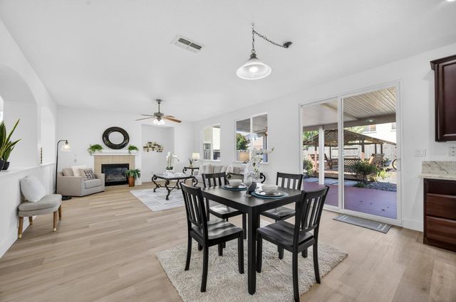 9837 LOIS STILTNER Ct, Elk Grove, CA 95624