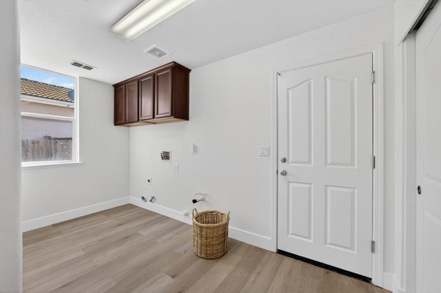 9837 LOIS STILTNER Ct, Elk Grove, CA 95624