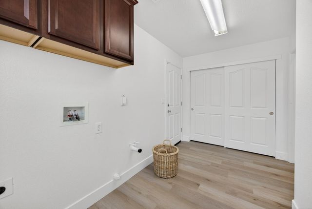 9837 LOIS STILTNER Ct, Elk Grove, CA 95624