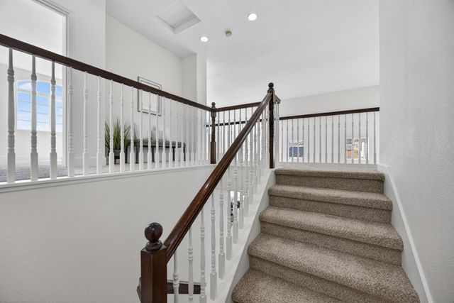 9837 LOIS STILTNER Ct, Elk Grove, CA 95624