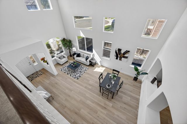 9837 LOIS STILTNER Ct, Elk Grove, CA 95624