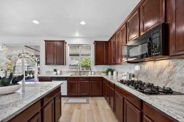 9837 LOIS STILTNER Ct, Elk Grove, CA 95624