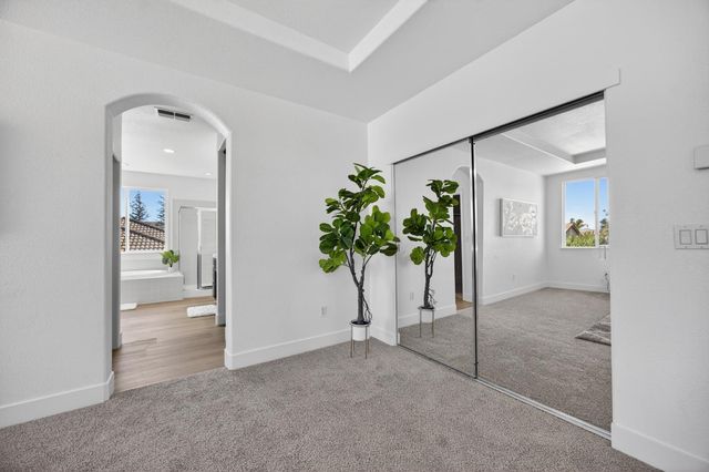 9837 LOIS STILTNER Ct, Elk Grove, CA 95624