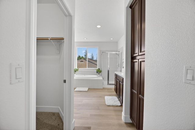 9837 LOIS STILTNER Ct, Elk Grove, CA 95624
