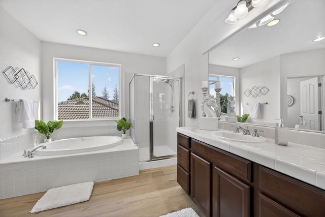 9837 LOIS STILTNER Ct, Elk Grove, CA 95624
