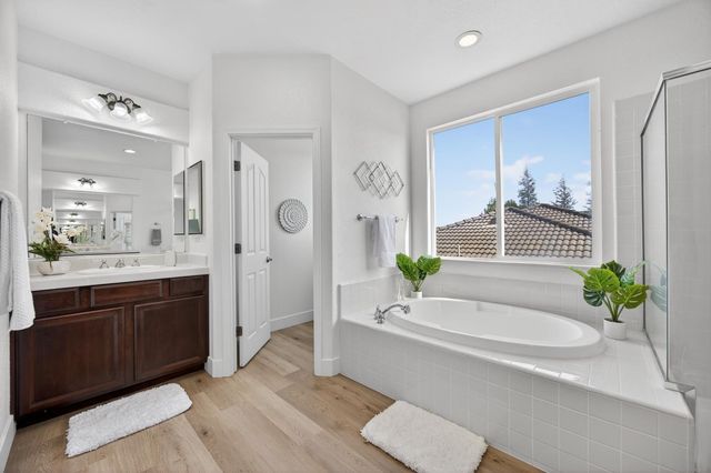 9837 LOIS STILTNER Ct, Elk Grove, CA 95624
